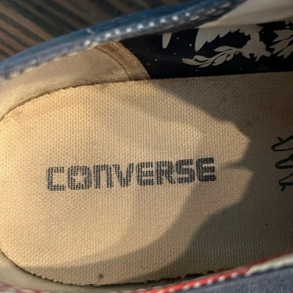 Converse Navy Low Top Sneakers with Red Trim - Picture 4 of 8